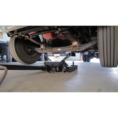 Cric de service de plancher, 12 tonne(s) Capacit&eacute;, 7-1/2" Abaiss&eacute;e, 15-3/4" &eacute;lev&eacute;e, Air comprim&eacute;/hydraulique We Share Industrial Supply