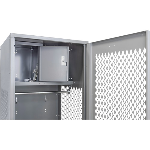 Casier pour &eacute;quipement avec porte, Acier, 24" la x 18" p x 72" h, Gris We Share Industrial Supply