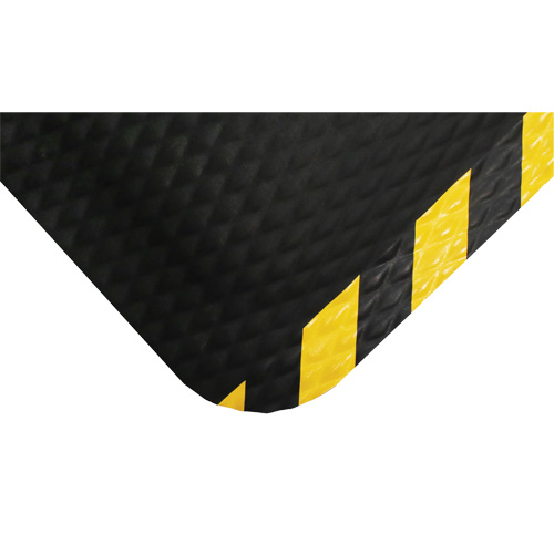 Tapis Hog Heaven, Losange, 4-4/5' x 8' x 7/8", Noir/Jaune, Nitrile We Share Industrial Supply