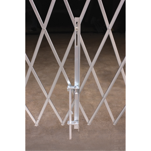 Barri&egrave;res de s&eacute;curit&eacute; galvanis&eacute;es repliables, Repliable simple fixe, 4' lo x 6' 6" h d&eacute;ploy&eacute; We Share Industrial Supply