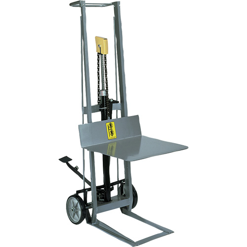 Gerbeur hydraulique &agrave; plateforme, M&eacute;canisme Pompe au pied, Capacit&eacute; de 400 lb, Levage max de 40" We Share Industrial Supply