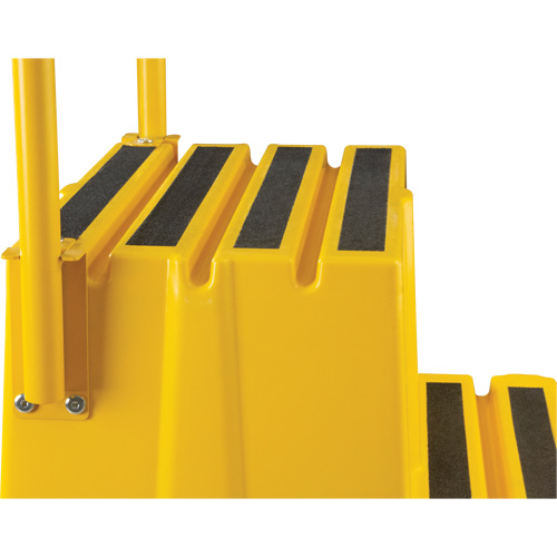Escabeau industriel, 4 marches, 44" x 22-1/4" x Hauteur 65-1/8" We Share Industrial Supply