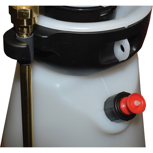 Vaporisateur de b&eacute;ton &agrave; compression s&eacute;rie industriel & entrepreneur, 3 gal. (13,5 L), Poly&eacute;thyl&egrave;ne, Lance de 24" We Share Industrial Supply
