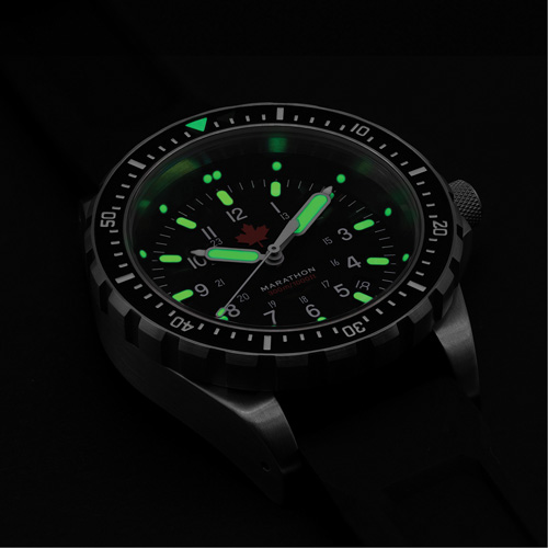 Tr&egrave;s grande montre &agrave; quartz pour plongeur avec feuille d'&eacute;rable rouge, Num&eacute;rique, &agrave; piles, 46 mm, Noir We Share Industrial Supply