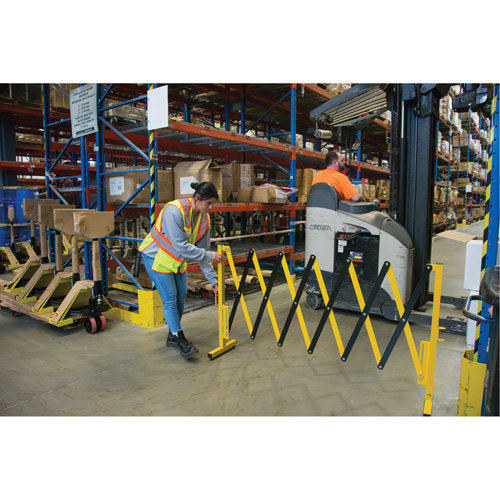 Barri&egrave;re extensible, 37" h x 11' lo, Noir/Jaune We Share Industrial Supply