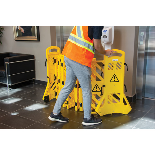 Barri&egrave;re mobile portative, 40" h x 13' lo, Jaune We Share Industrial Supply