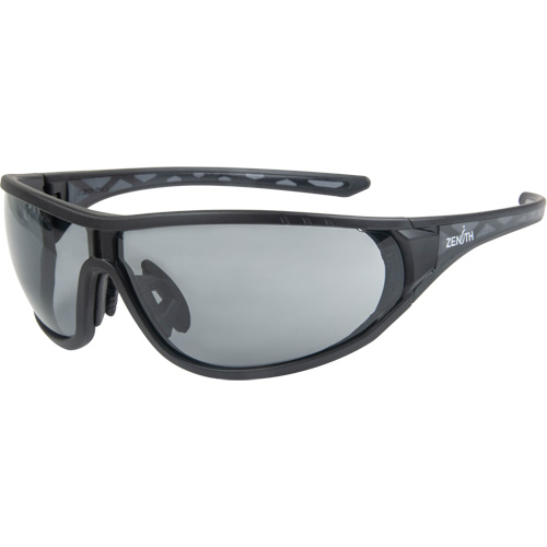 Lunettes de s&eacute;curit&eacute; de s&eacute;rie Z3000, Lentille Grise/fum&eacute;e, Anti-&eacute;gratignures, ANSI Z87+/R&eacute;pond ou surpasse la norme CSA Z94.3 We Share Industrial Supply
