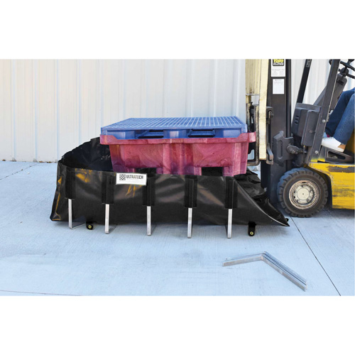 Berme de confinement des d&eacute;versements Ultra-IBC Berm, Capacit&eacute; 400 gal. US, 6' la x 6' lo x 18" h, Support en L We Share Industrial Supply