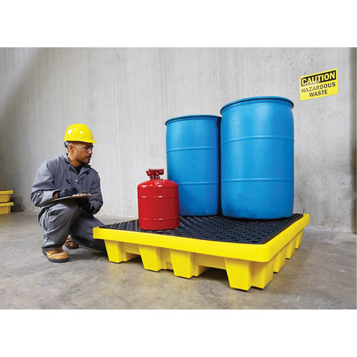 Ultra-Spill Pallet emboitable, 4 barils, Capacit&eacute; de d&eacute;versement 66 gal. US, 51" x 51" x 10" We Share Industrial Supply