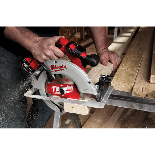 Scie circulaire sans balai M18 (outil seulement), 7-1/4", 18 V We Share Industrial Supply