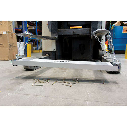 Balais de cour magn&eacute;tique, 36" la We Share Industrial Supply