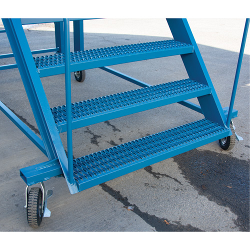 &eacute;chelle &agrave; neige, Acier, 10 Marches, 99" ha, 85-1/2" p, 48" Marche, Stri&eacute; We Share Industrial Supply