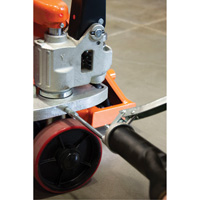 Heavy-Duty Lever Grease Gun, 14 oz Capacity We Share Industrial Supply