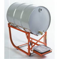 Support de baril avec plateau d'&eacute;gouttage, Capacit&eacute; de 55 gal. US (45 gal. imp.), Charge max. de 600 lb/272 kg We Share Industrial Supply