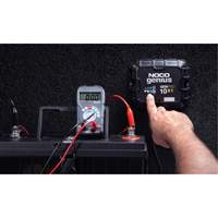 Chargeur de batterie embarqu&eacute; &agrave; 1 sortie de 10 amp&egrave;res GenPro10X1 Genius We Share Industrial Supply