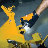 Cric de transmission Yellow Jackit, Cap. de levage 2,2 tonnes We Share Industrial Supply