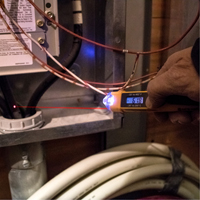 Testeur de tension sans contact avec thermom&egrave;tre &agrave; infrarouge We Share Industrial Supply