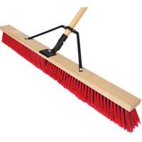 Balai-brosse &agrave; manche renforc&eacute;, 36", Moyen, Soies PVC We Share Industrial Supply
