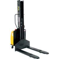 Gerbeur motoris&eacute; avec m&acirc;t &eacute;troit, Fonctionnement &eacute;lectrique, Capacit&eacute; 1500 lb, Lev&eacute;e max 118" We Share Industrial Supply