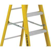 Industrial Heavy-Duty Stepladders (6900 Series), 4', Fibreglass, 300 lbs. Capacity, Type 1A We Share Industrial Supply
