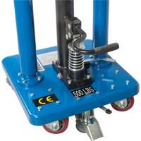 Table de travail hydraulique, 18'' lo x 18'' la, Acier, Capacit&eacute; 500 lb We Share Industrial Supply