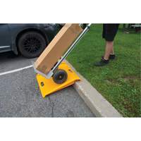 Rampe de trottoir portable en poly pour diable, Capacit&eacute; de 1000 lb, 27" la x 27" lo We Share Industrial Supply