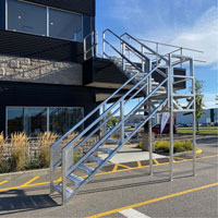 Escalier Smartstairs t&eacute;lescopique &agrave; 3-5 marches en aluminium We Share Industrial Supply