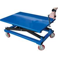 Table &eacute;l&eacute;vatrice manuelle &agrave; ciseaux, 37-3/8" lo x 23-5/8" la, Acier, Capacit&eacute; 660 lb We Share Industrial Supply