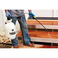 Vaporisateur universel Deck & Home, 2 gal. (9 L), Poly&eacute;thyl&egrave;ne, Lance de 15" We Share Industrial Supply