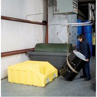 Poly-Racker pour syst&egrave;me Poly-Rack, 49" lo x 53" la x 23" ha, 102 gal. US Capacit&eacute; We Share Industrial Supply
