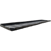Berme pour r&eacute;servoir de fracturation, Capacit&eacute; 3740 gal. US, 50' la x 10' lo x 12" h, Support en L We Share Industrial Supply
