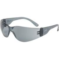 Lunettes de s&eacute;curit&eacute; s&eacute;rie Z600, Lentille Grise/fum&eacute;e, Anti-&eacute;gratignures, ANSI Z87+/R&eacute;pond ou surpasse la norme CSA Z94.3 We Share Industrial Supply
