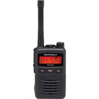 Radio portative de s&eacute;rie EVX-S24, Bande UHF, 256 canaux, Port&eacute;e 200 000 pi² We Share Industrial Supply