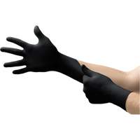 Gants Onyx, Petit, Nitrile, 3,5 mils, Sans poudre, Noir We Share Industrial Supply