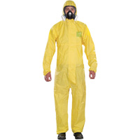 Combinaisons jetables pour usage mod&eacute;r&eacute; Microchem, Petit, Jaune, Polypropyl&egrave;ne We Share Industrial Supply