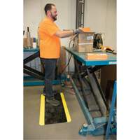 Tapis antifatigue, Losange, 1-2/3' x 3-1/4' x 3/4", Noir/Jaune, Polyur&eacute;thane We Share Industrial Supply
