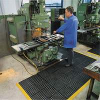 Tapis antifatigue &agrave; imbrication Cushion-Ease 550, &agrave; fentes, 3' x 3' x 3/4", Noir, Caoutchouc We Share Industrial Supply