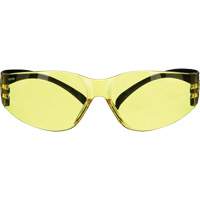 Lunettes de s&eacute;curit&eacute; de s&eacute;rie 100 SecureFit, Lentille Ambr&eacute;e, Antibu&eacute;e/Anti-&eacute;gratignures, ANSI Z87+/R&eacute;pond ou surpasse la norme CSA Z94.3 We Share Industrial Supply