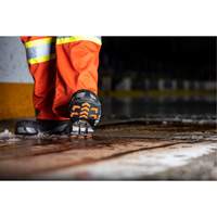 Aide &agrave; la traction sans crampons GripPro, Caoutchouc, Traction Rainur&eacute;, Moyen/Petit We Share Industrial Supply