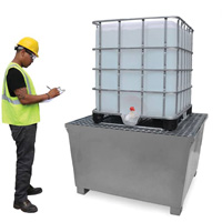 Ultra-IBC Spill Pallet en acier, Capacit&eacute; de d&eacute;versement 370 gal. US, 57,6" x 34,7" x 56,9" We Share Industrial Supply
