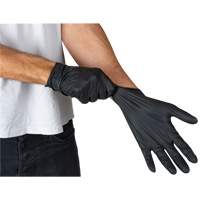 Emballages de gants jetables pour machine distributrice, Petit, Nitrile, 5 mils, Sans poudre, Noir, Classe 2 We Share Industrial Supply