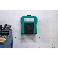 Poste de douche oculaire portable autonome, Aliment&eacute; par gravit&eacute;, Capacit&eacute; 16 gal., Conformit&eacute; ANSI Z358.1 We Share Industrial Supply