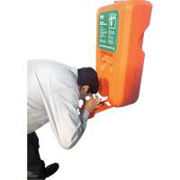 Poste de douche oculaire portable autonome, Aliment&eacute; par gravit&eacute;, Capacit&eacute; 10 gal., Conformit&eacute; ANSI Z358.1 We Share Industrial Supply