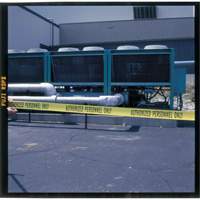 Ruban pour barricade, Anglais, 3" la x 200' lo, 3 mils, Noir sur jaune We Share Industrial Supply