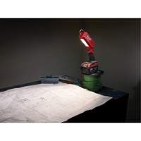 B&acirc;ton lumineux M18, Crochet, Rechargeable, 300 lumens We Share Industrial Supply