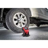 Trousse de gonfleur compact M12 We Share Industrial Supply
