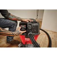 Aspirateur sec/humide sans fil M18 Fuel, 18 V, Capacit&eacute; 6 gal. We Share Industrial Supply