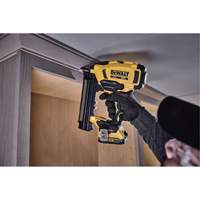 Cloueuse de finition sans fil cal 18 XR, 20 V, Lithium-ion We Share Industrial Supply