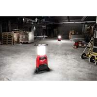 Lampe de chantier M18 Radius et chargeur avec One-Key, DEL, 4800/9000/2500 lumens, Boîtier en Plastique We Share Industrial Supply
