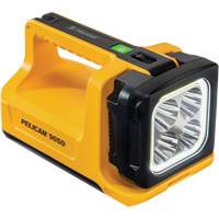Lampe de poche lanterne haute performance 9050, DEL, 3369 lumens, 2,75 hres de fonctionnement, piles Rechargeable/AA, Compris We Share Industrial Supply